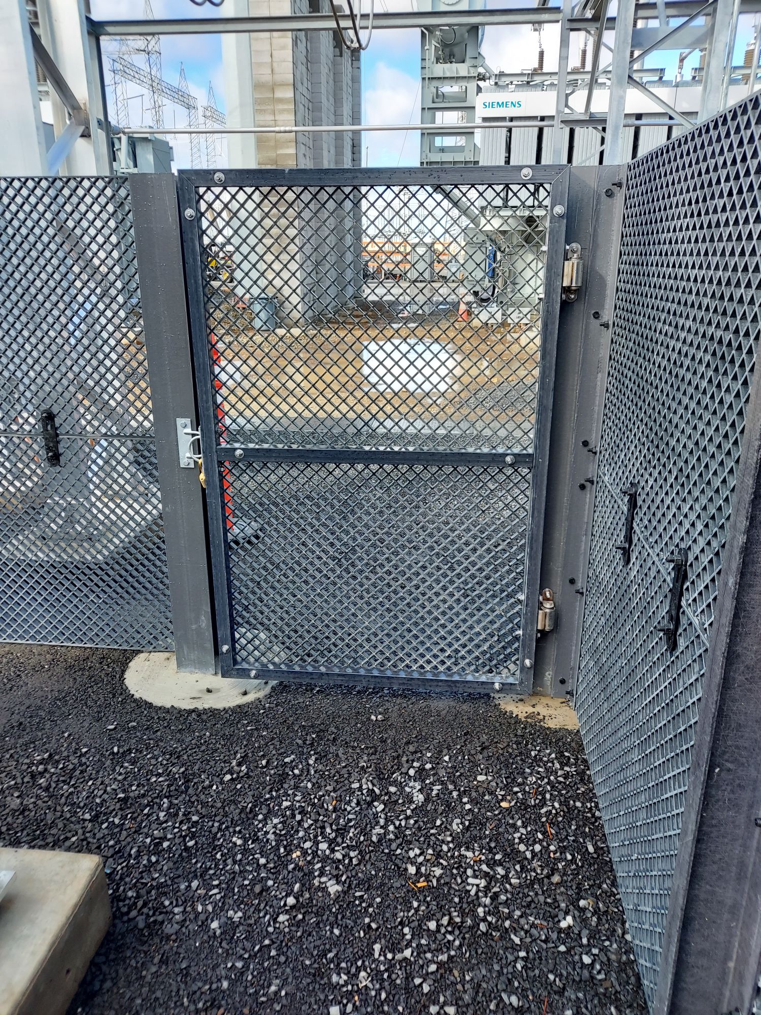 non-conductive gate